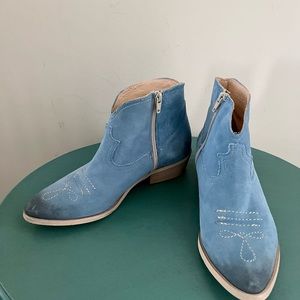 western boots Divine Follie suede leather  sz 38 runs like siz37 good condition